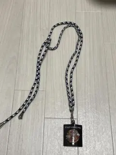 Mrs. GREEN APPLE スマホショルダーストラップ 黒と白のストライプ