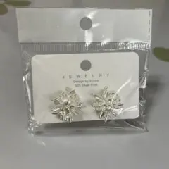 雪の結晶立体スタッドピアス