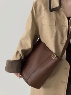 ブラウン レザー ショルダーバッグ Mロゴ