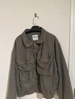 ZARA カーキ ミリタリージャケット ポケット付きのサムネイル