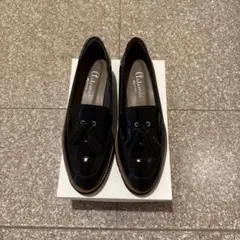 タッセル付き黒ローファー