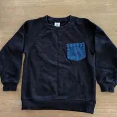 デニムポケット付き黒トレーナー