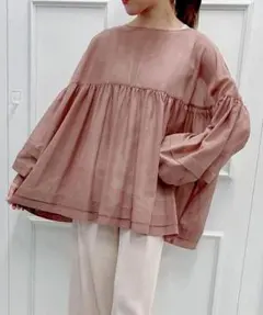 新品　未着用　 INGNI Backリボンシアーギャザー／ブラウス