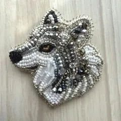 ビーズ刺繍ブローチ　オオカミ　ハンドメイドブローチ