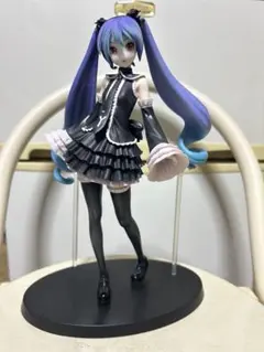 初音ミク フィギュア 黒/青 ドレス風