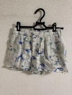 【最終値下げ　7月末削除予定 】Bye Bye バイバイ　　花柄ショートパンツのサムネイル