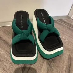 CHARLES & KEITH ウェッジ 厚底サンダル グリーンのサムネイル