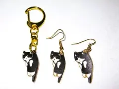 【ハチワレ 猫 キーホルダー ピアス セット】ねこ フックピアス キーチャーム