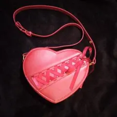 赤いハート型ショルダーバッグ