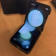 GALAXY Z flip 256gb 国内版　本体のみのサムネイル