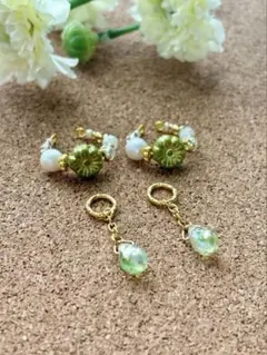 フラワー型のチェコビーズとドロップビーズのイヤーカフ　2way ME447