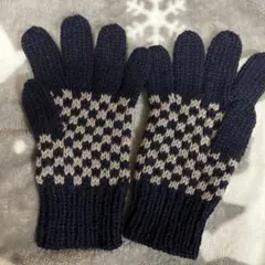 ネイビーとベージュのチェック柄ニットグローブ　手袋　手編み　小サイズ