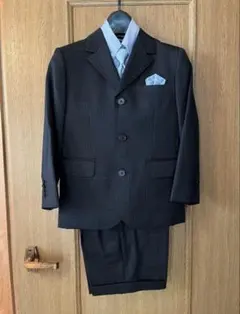 値下げしました！ 黒チェック柄スーツセット（シャツ・ネクタイ付き）