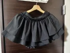 黒色フリルスカート