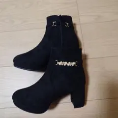 ハニーズ　黒スエードブーツ パール装飾付き