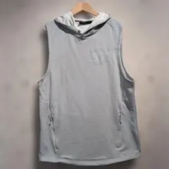 Under Armour フード付きノースリーブパーカー XXL