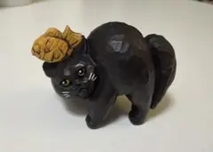 木彫り作家ヒトミコ やんのかステップ 落ちそうで落ちないたいやき乗せ