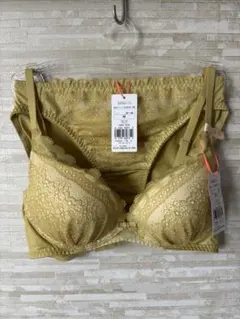 B75&M」トリンプ デイジーシャワー 夢みるブラ ノンワイヤー ブラ＆ショーツ