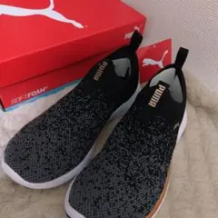 PUMA SOFTFOAM スリッポンスニーカー ブラック・ゴールド