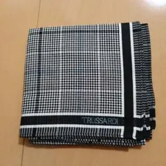 TRUSSARDI チェック柄ハンカチのサムネイル