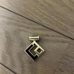 メルカリ規定でトップのみ Colantotte 幾何学デザイン ネックレス メルカリ規定でトップのみ Colantotte 幾何学デザイン ネックレス