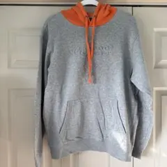 GUESS グレーオレンジ パーカー フーディー