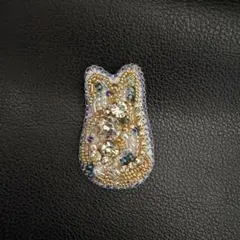 ハンドメイド　ビーズ刺繍ブローチ　猫シルエット