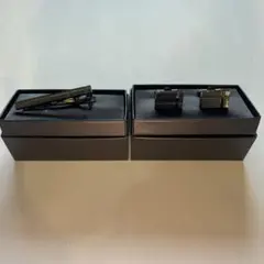 ブラック ネクタイピンとカフスボタンセット