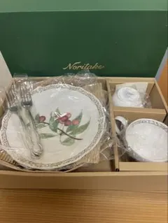 ノリタケ　ロイヤルオーチャード　モーニングペアセット　マグカップ