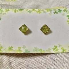 最終価格ストーンペタルフラワーアクセサリー　ピアス　天然石（ペリドット）&紫陽花