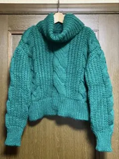 タートルネック ケーブル ニット グリーン