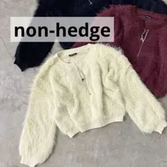non-hedgeモチーフチェーン付き　キーネックシャギーニットトップスのサムネイル