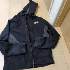 NIKE 黒 フルジップパーカー　ジュニアサイズМ