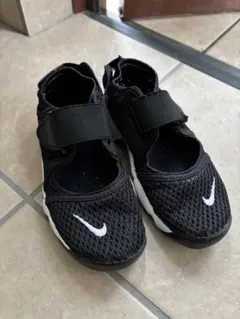 NIKEエアリフト18cm超美品☆黒ブラックナイキキッズサンダル - メルカリ
