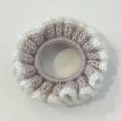 ホワイト×グレー フリルシュシュ ハンドメイド 毛糸 かぎ針編み 編み物