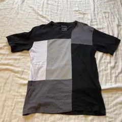 ヴ*ー様 カラーブロック Tシャツ ブラック系 Mサイズのサムネイル