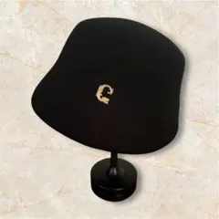 CA4LA カシラ　黒のフェルトハット Cゴールドモチーフ付き