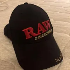 RAW 刺繍ロゴ キャップ 黒