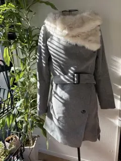 上品　ファー付き　美シルエット ウール調コート グレー ベルト付き 大人可愛い