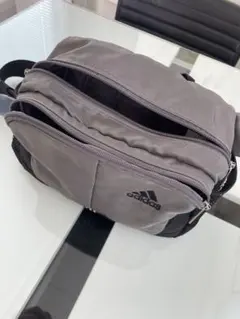 adidas ボディバッグ グレー