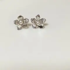 フラワー　ピアス