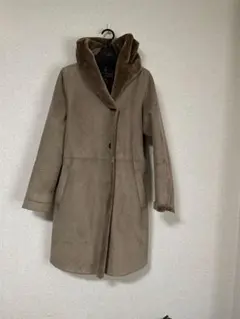 URBAN RESEARCH DOORSフード付きベージュフェイクムートンコート