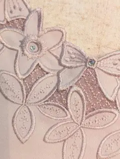 BON CILIE トップスL　フラワー刺繍　淡い紫　ホームクリーニング可のサムネイル