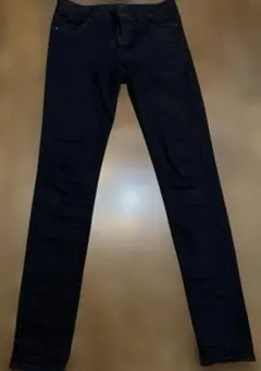 UNIQLO 黒 ブラック スキニーパンツ