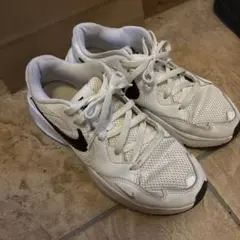 Nike ホワイト/ブラック スニーカー