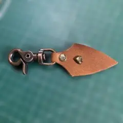 カッコいいキーホルダー　ヌメ革プルアップレザーオイルレザー　ブラウン　真鍮丸カン
