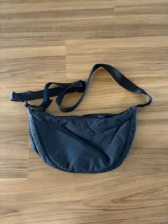 黒 ショルダーバッグ 軽量　UNIQLO
