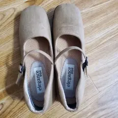 elegance卑弥呼の ベージュ ストラップパンプス