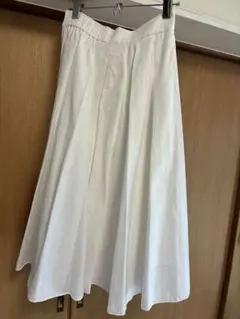 UNIQLO ホワイト フレアスカート