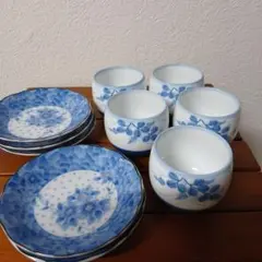 お値下げ！青い花柄の食器セット
